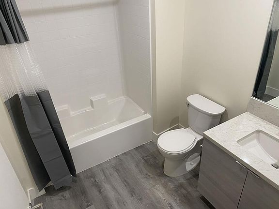 662 Kelton Avenue, Westwood, CA 90024 - Unit 401: BATHROOM 1