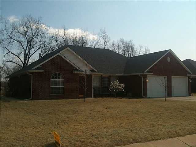 1st image of 828 Tilghman Dr