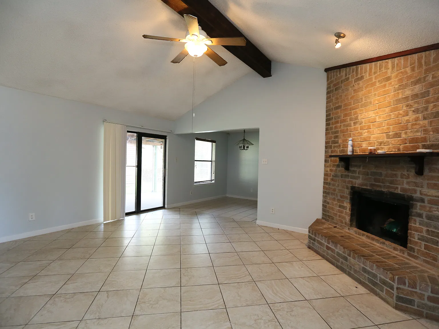 4 bed, 1472 sqft, $1,800 — Photo 2