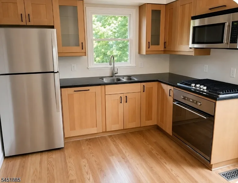 2 bed, 1.5 bath, $2,800 — Photo 3