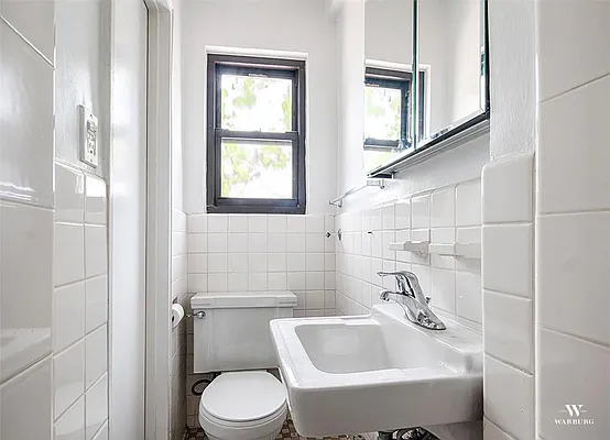 Rented by Warburg | media 10