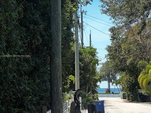 31 Dolphin Rd, Key Largo, FL 33037
