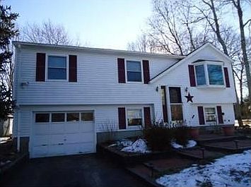 1st image of 32 Greenwood Dr