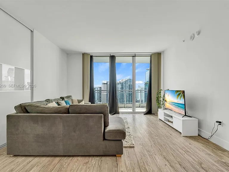 90 SW 3rd St #4303 — Photo 6