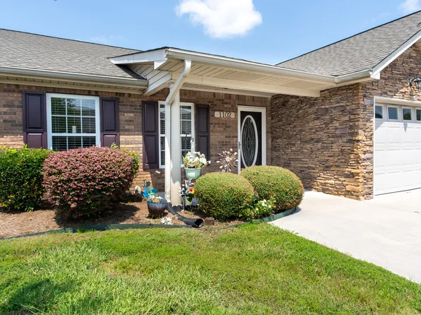 1102 Applebrook Dr, Rossville, GA 30741