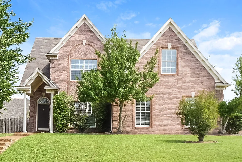 4 bed, 2.5 bath, 2147 sqft, $2,225 — Photo 1