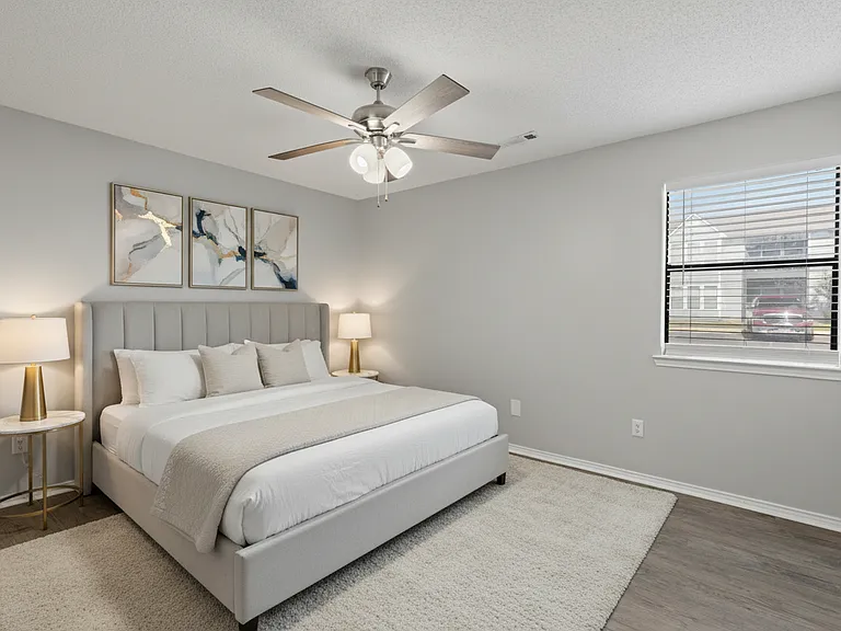 Courtney Square Apartments — Photo 7