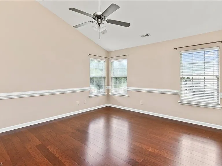 2611 Leighswood Dr — Photo 26