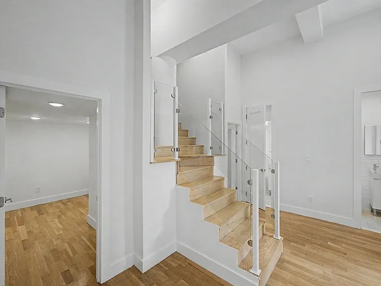 220 E 22nd St #3U — Photo 7