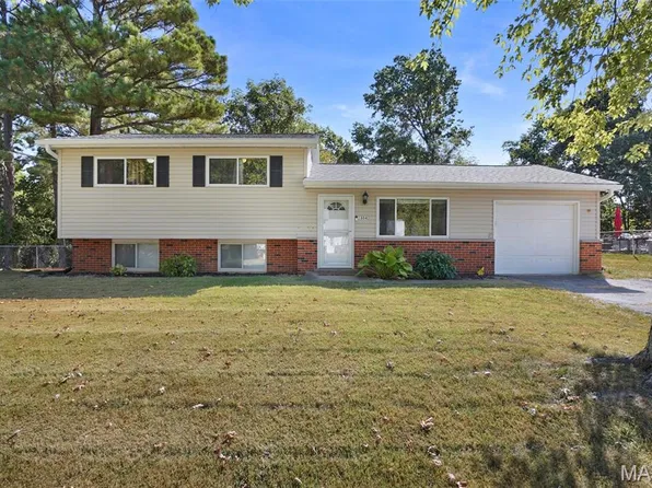 1804 Debbie Dr, High Ridge, MO 63049