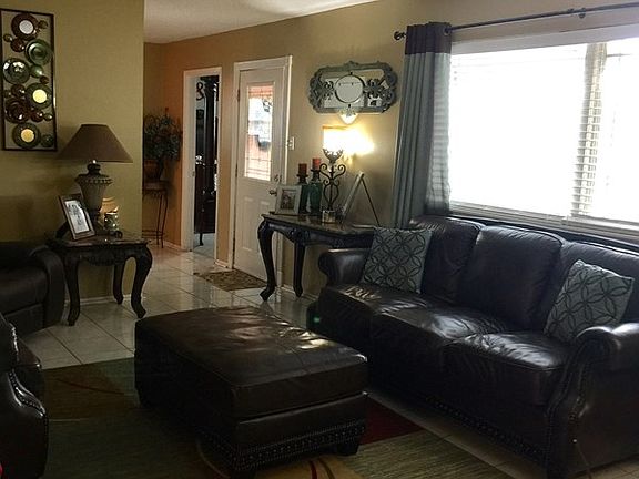 3rd image of 1100 Crescent Dr