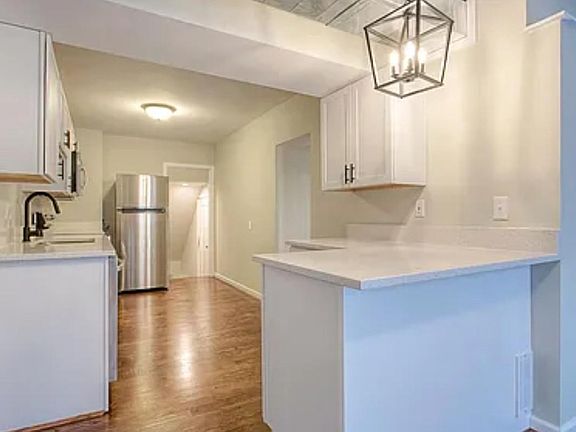 4th image of 944 Ellison Ave #2