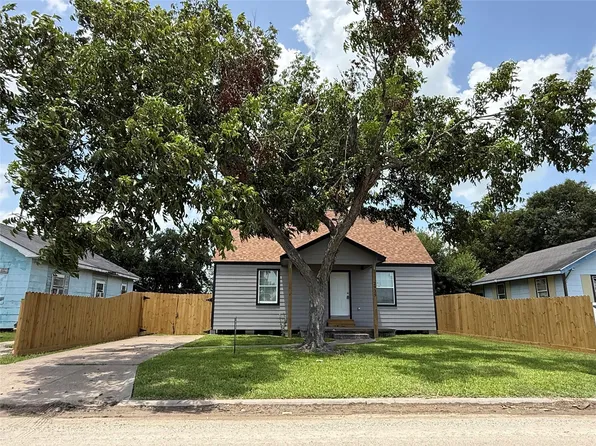 2925 17th St, Port Arthur, TX 77642