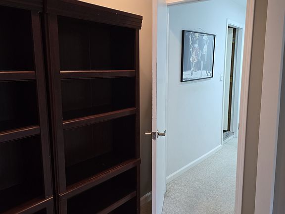 Hallway to kitchen and bathroom.