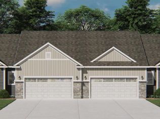 847 Stirling Dr BUILDING 23, Oconomowoc, WI 53066