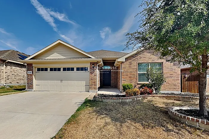 4 bed, 2.0 bath, 1792 sqft, $2,290 — Photo 1