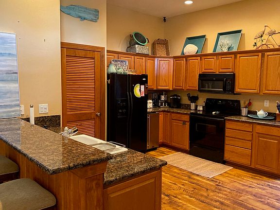 3rd image of 305 Storter Ave N #303