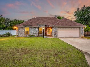 3912 Country Ln, Granbury, TX 76048