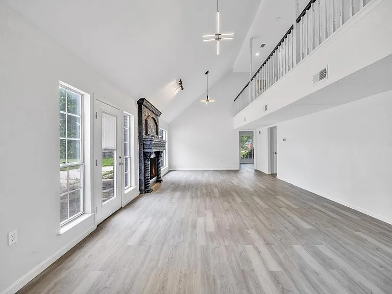 4409 Hillbrook Dr — Photo 18
