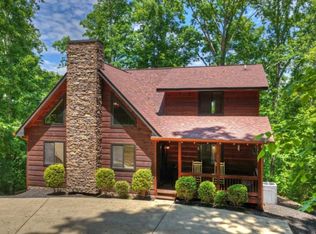 565 Catawba Cir, Ellijay, GA 30540