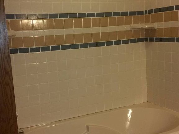Bathroom soaking tub