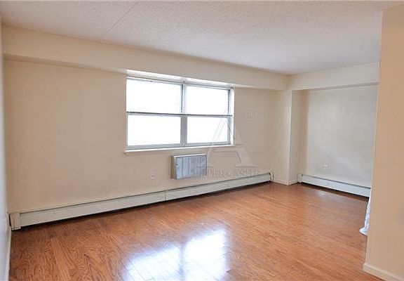 2nd image of 15 W 116th St APT 4B