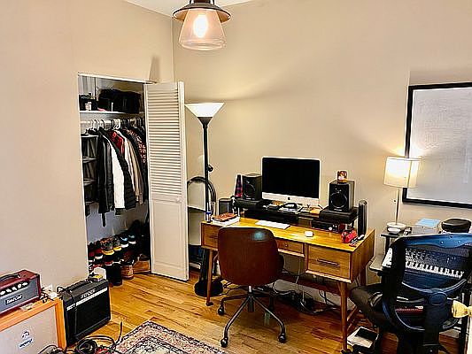 3rd image of 250 Smith St Ste 1