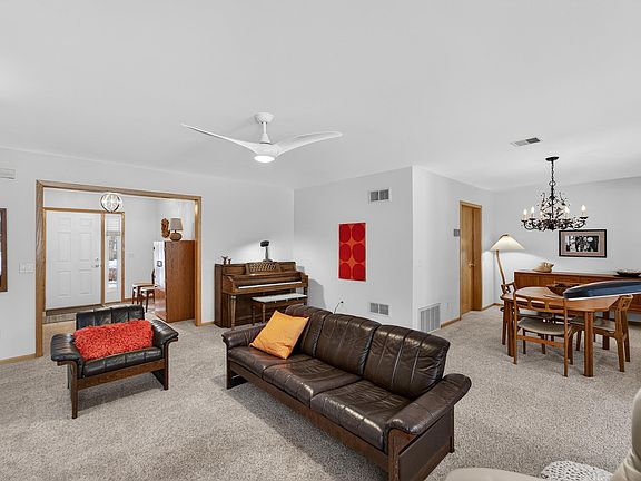 5th image of 7214 Saukdale Dr