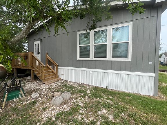 3rd image of 272 Orange St