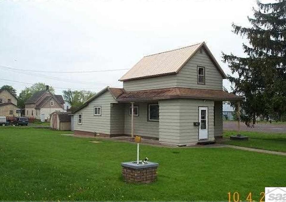 1st image of 421 12th Ave W