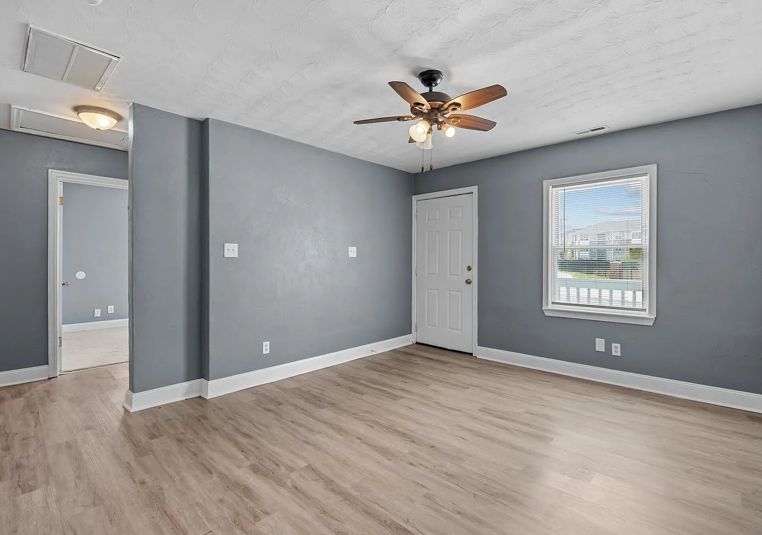 2321 Columbus Avenue — Photo 4
