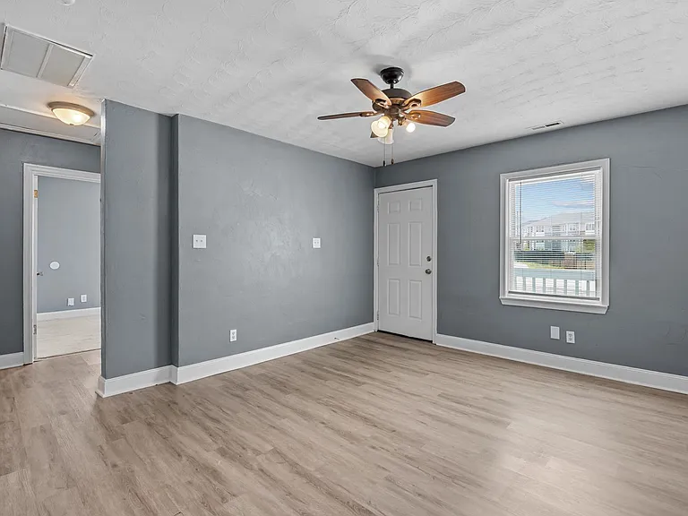 2321 Columbus Ave — Photo 4