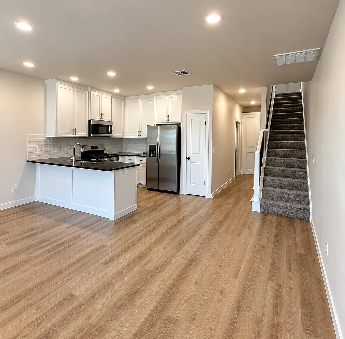 3 bed, 2.5 bath, 1414 sqft, $1,895 — Photo 3