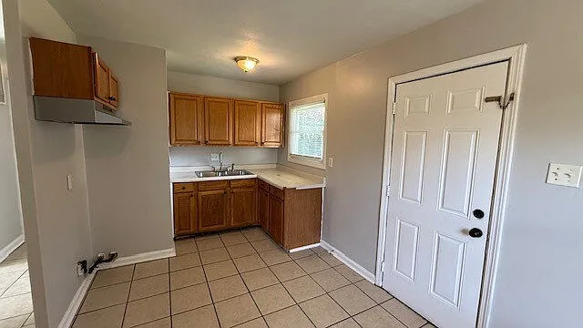 3 bed, 1.0 bath, 900 sqft, $1,250 — Photo 4