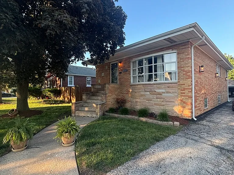 4605 Prairie Ave — Photo 1