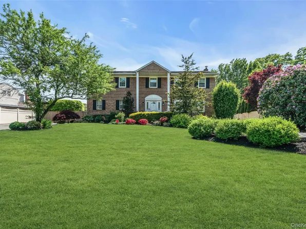 18 Ron Court, Commack, NY 11725