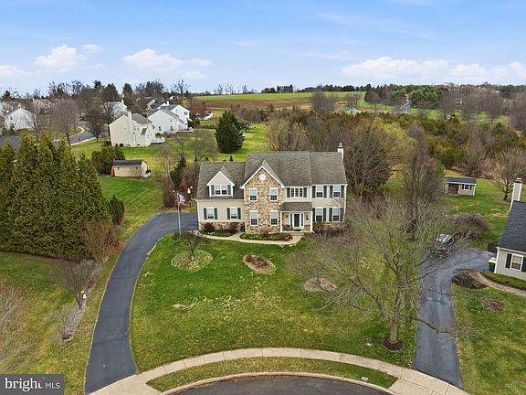 2nd image of 12 Elliot Ct