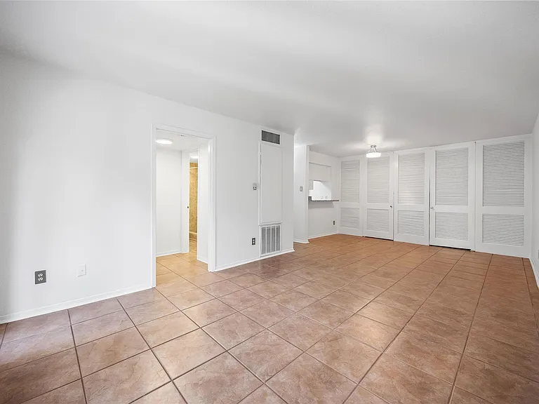 3131 Cummins St #3 — Photo 6