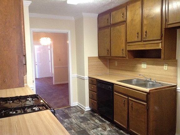 3rd image of 2814 Briar Hill Ln SE #B