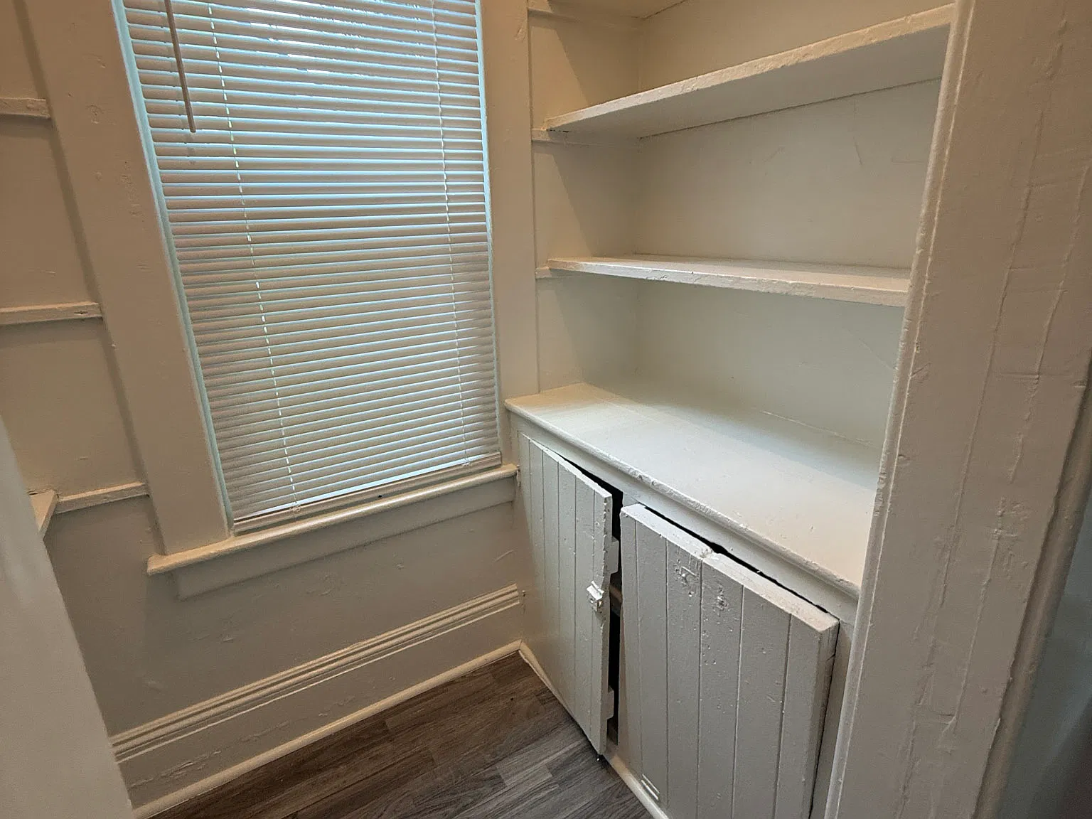 3 bed, 975 sqft, $1,458 — Photo 3