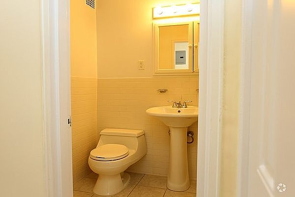 2nd image of 224 E 36th St #5E