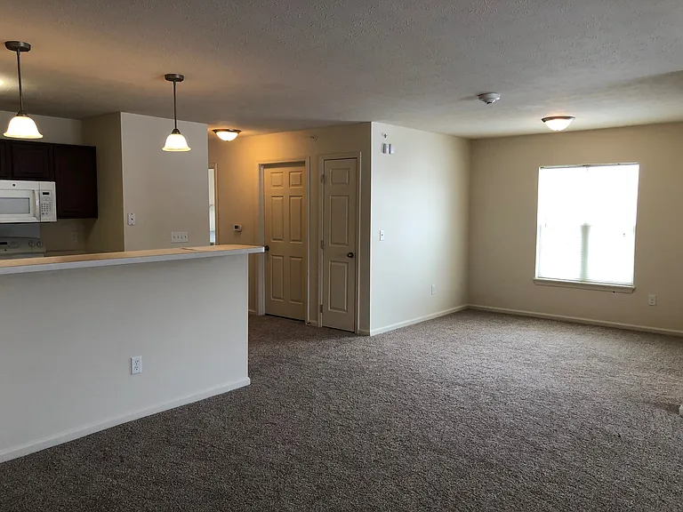 205 NE Hayes Dr — Photo 5