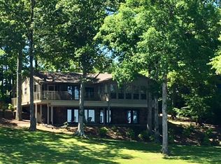 300 Hickory Ln, Lexington, TN 38351