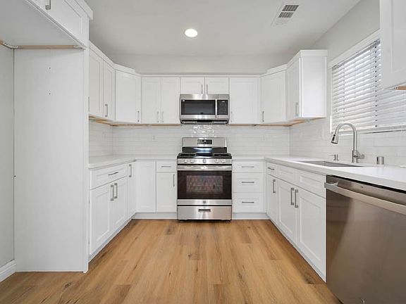 4th image of 10306 S Main St #2