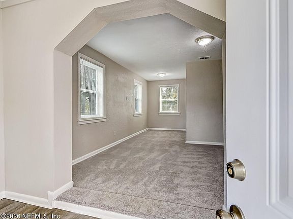 5th image of 1328 CARVILL Avenue