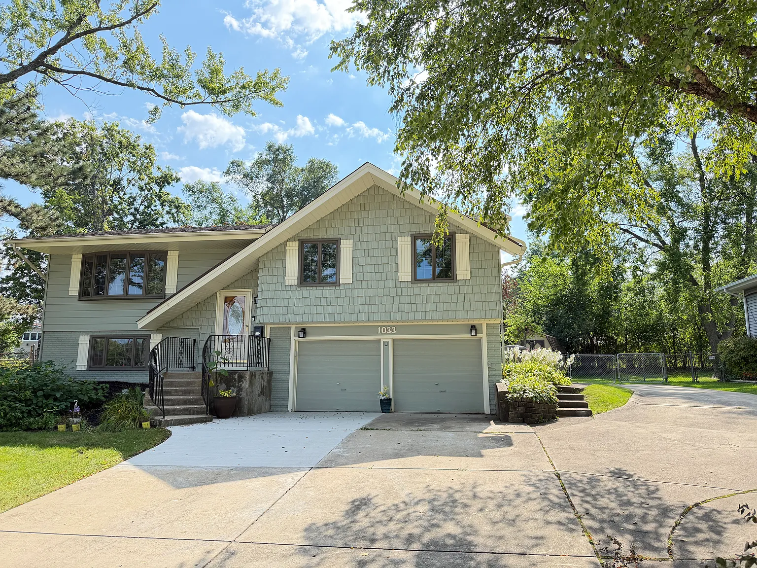 4 bed, 1924 sqft, $3,400 — Photo 1