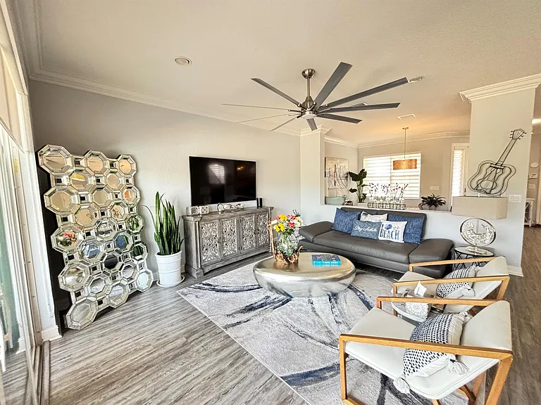 8219 Calabria Lakes Dr — Photo 35
