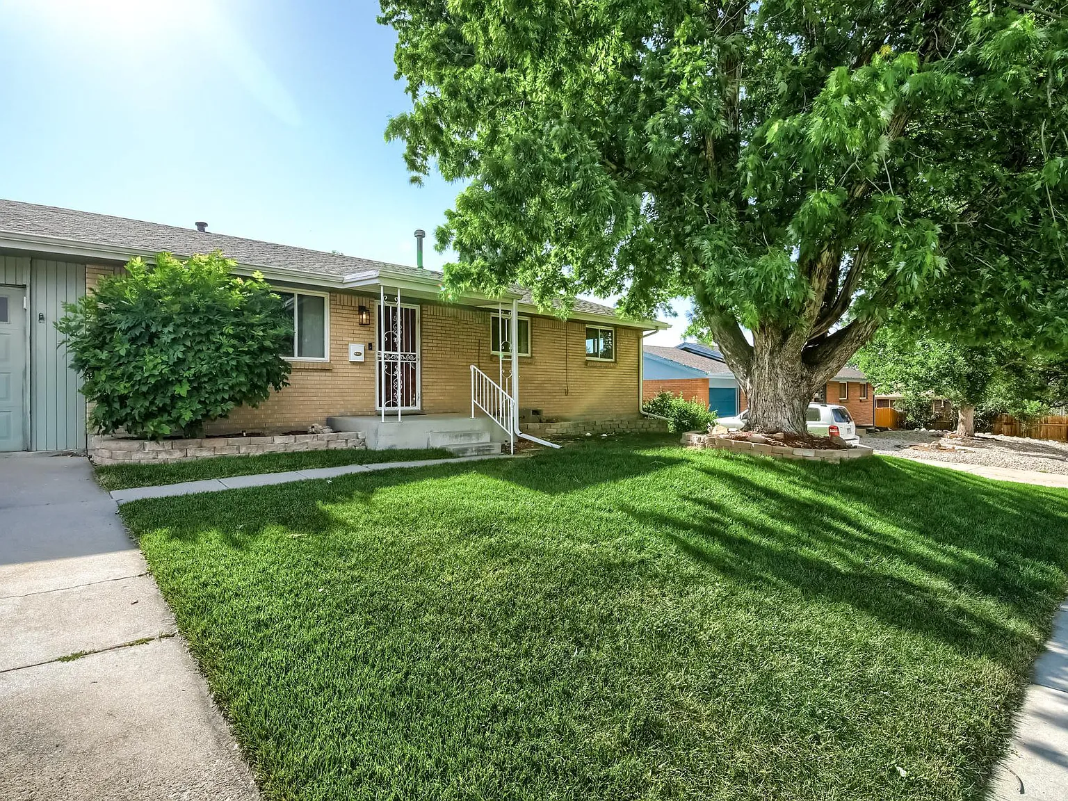 5 bed, 2.5 bath, 2240 sqft, $4,000 — Photo 3