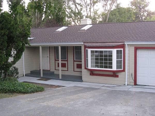 1st image of 409 Moorland St