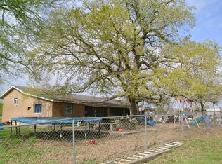 779 Hellinger Rd, Flatonia, TX 78941